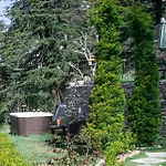 Stayvista At Pine Estate With Outdoor Jacuzzi