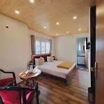 Maywood Hotel