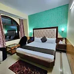 Hotel Taj Palace Near Mall Road