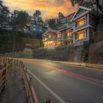 Wingait Inn - Hotel Near Mall Road