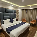 The Central Vista - Simla Royale Near Mall Road Free Pickup From Railway Station Simla