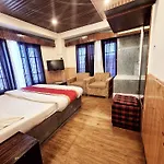 Shorya Family Hotel The Mall