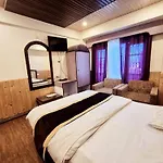 Shorya Family Hotel The Mall