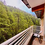 Staynest Bnb In City Centre - 3 Bhk Apartments - Private Parking - Balcony View