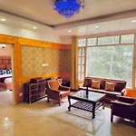 Staynest Bnb In City Centre - 3 Bhk Apartments - Private Parking - Balcony View