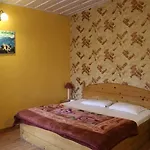 The Royale Oaks Hotel