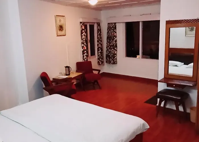Hotel White