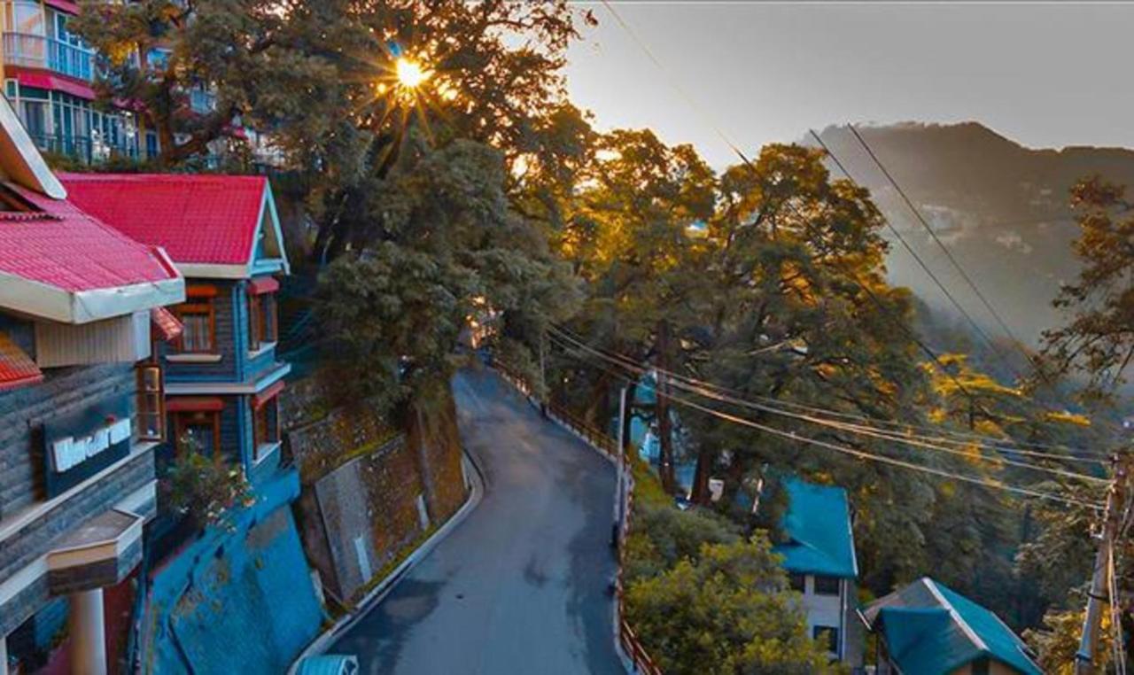 Wingait - Near Mall Road 3*