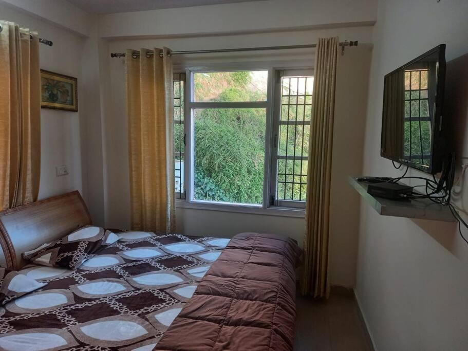 Valleyview Open Balcony Near Ridge Mall Shimla