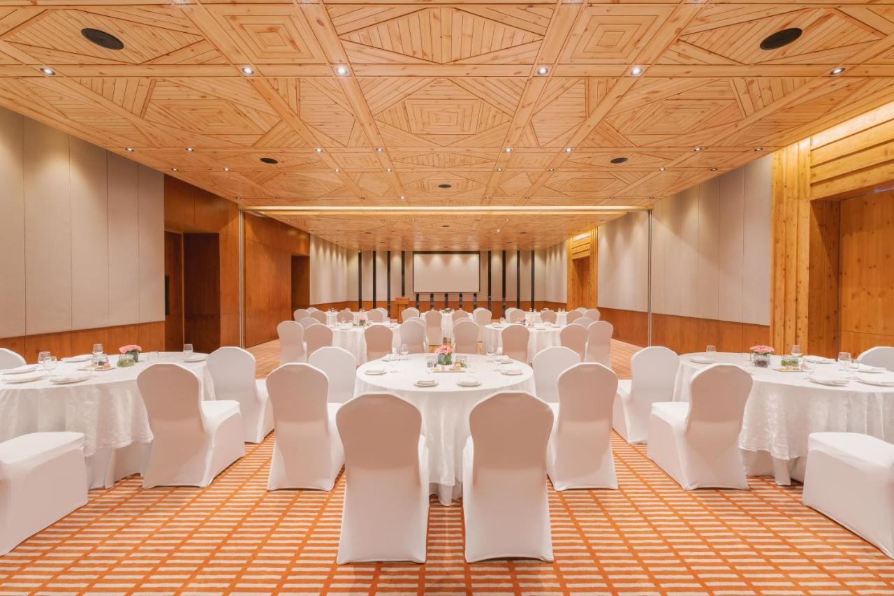 Resort Taj Theog & 5*