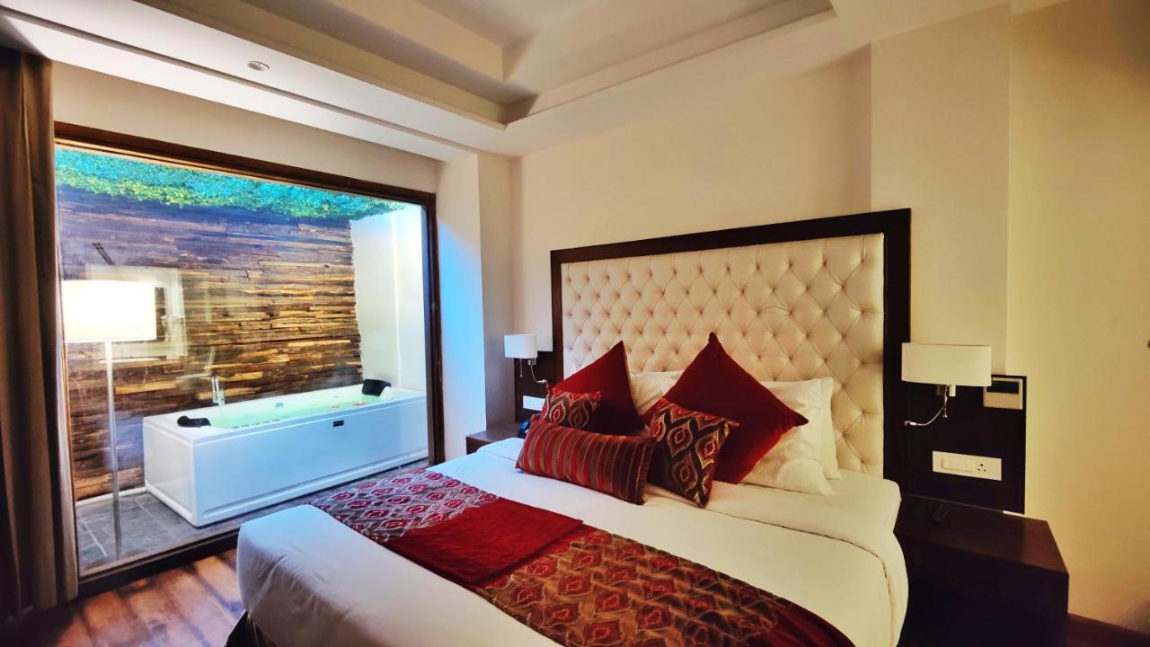 Hotel Royale Retreat - Luxury In