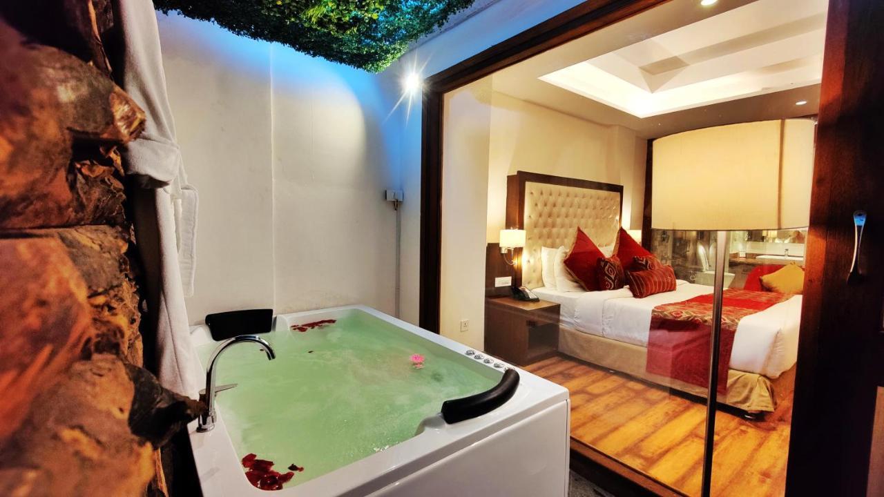 Royale Retreat - Luxury In Hotel 4*