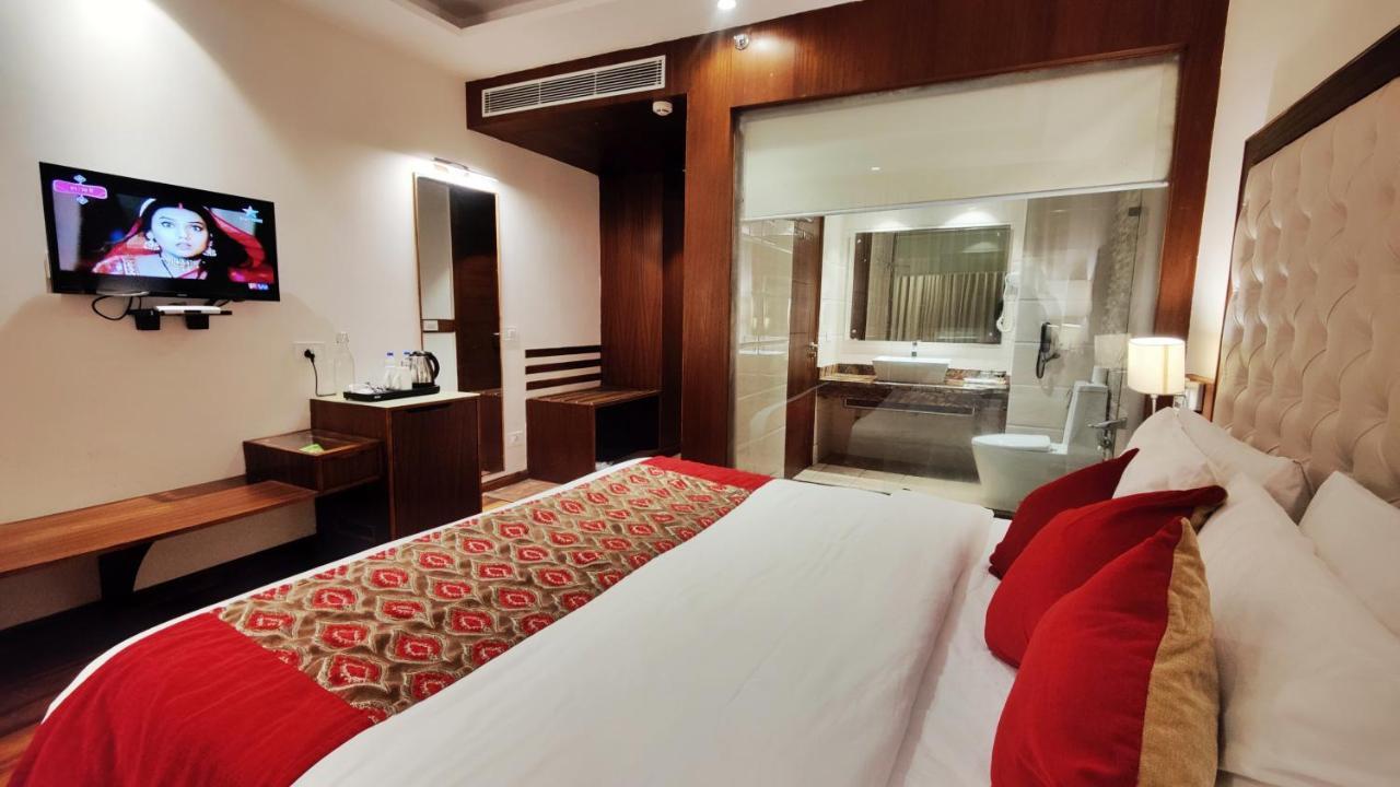 Royale Retreat - Luxury In Hotel 4*