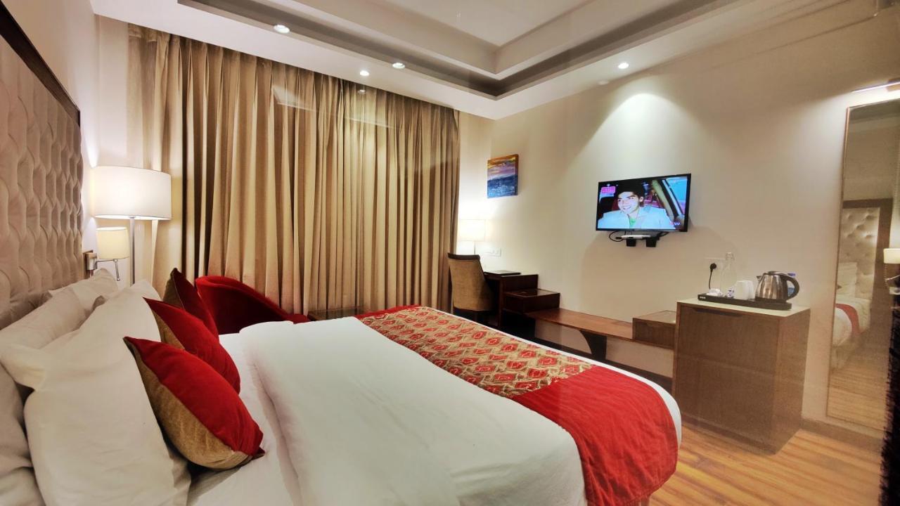 Royale Retreat - Luxury In Hotel 4*