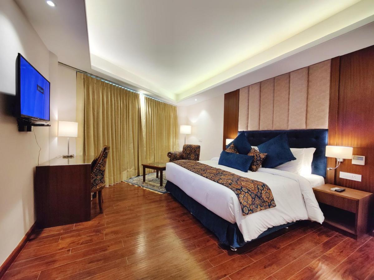 Royale Retreat - Luxury In Hotel 4*