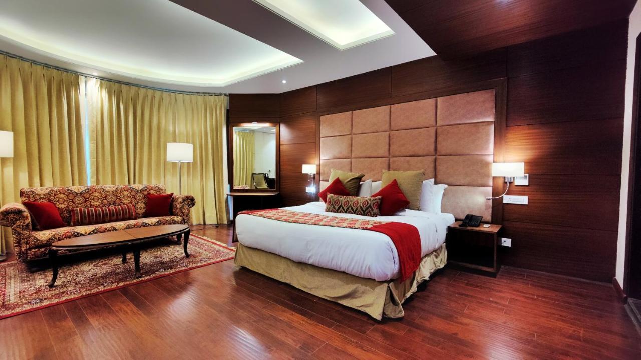 Hotel Royale Retreat - Luxury In