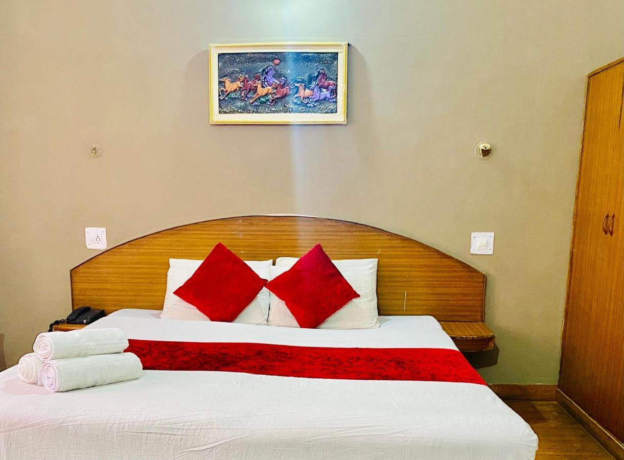 Hotel Tara With Terrace Restaurant