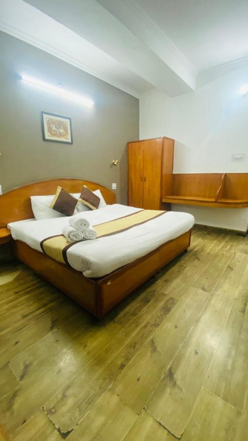 Tara With Terrace Restaurant Hotel Shimla