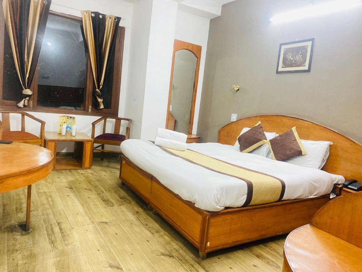 Hotel Tara With Terrace Restaurant
