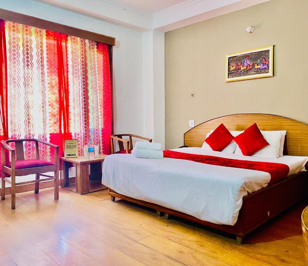 Hotel Tara With Terrace Restaurant 3*