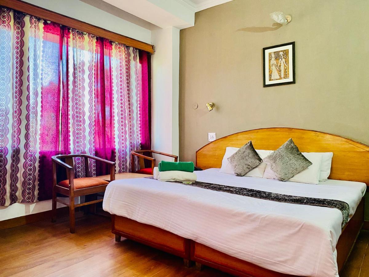 Hotel Tara With Terrace Restaurant