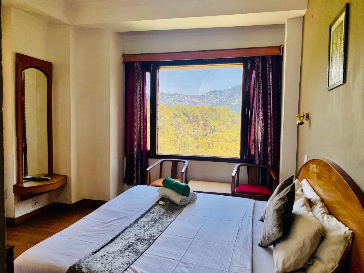 Hotel Tara With Terrace Restaurant