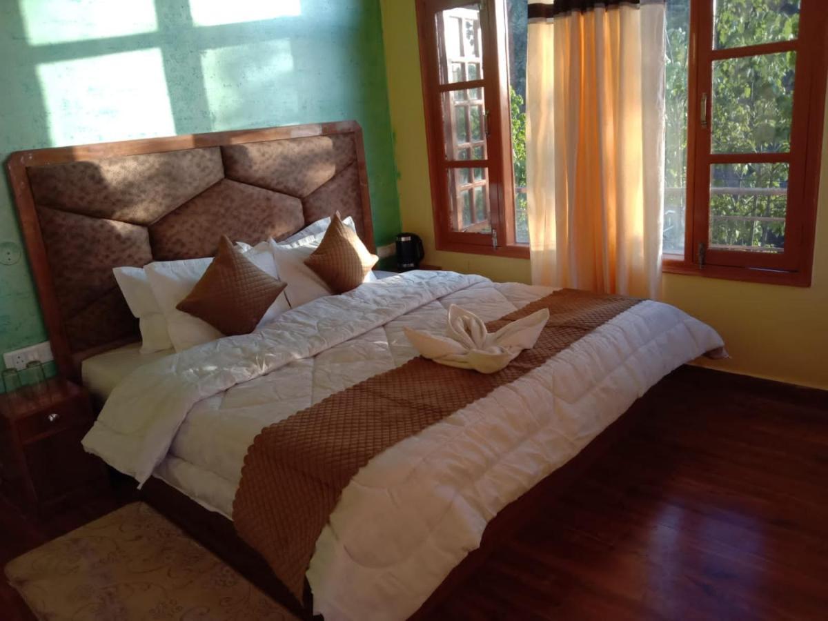 Floret Sojourn Hotel *