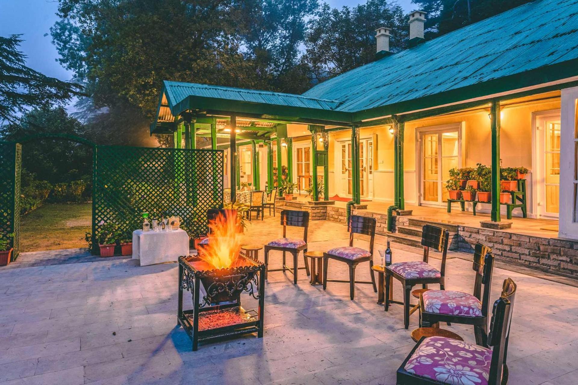 Stayvista At Rose - Bonfire & Scenic View Villa Shimla