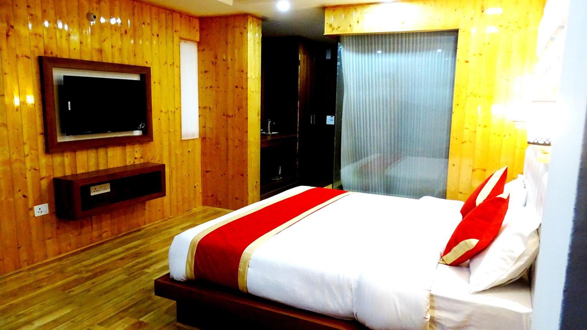 Humble Holiday Kufri Lodge