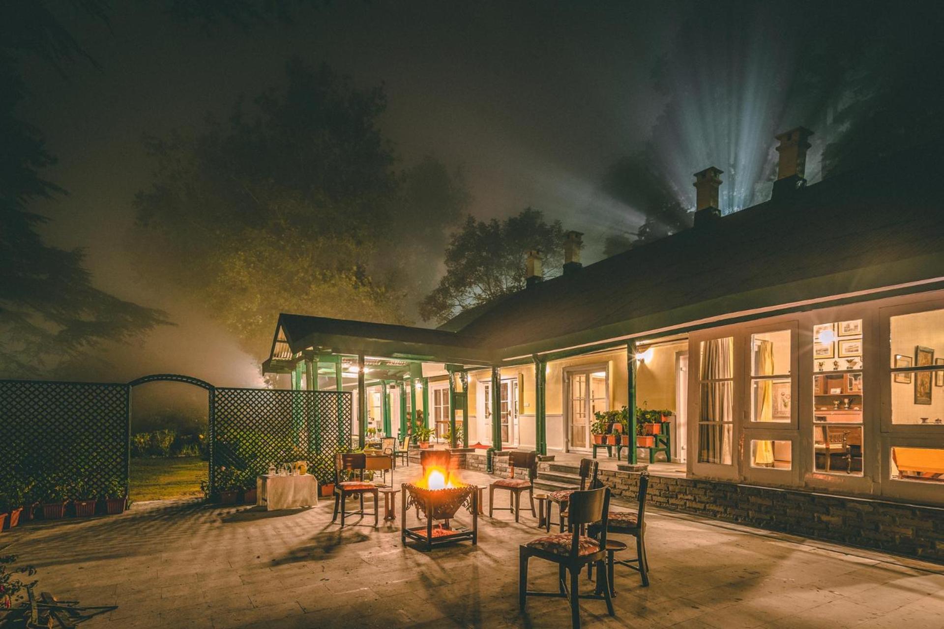Stayvista At Rose - Bonfire & Scenic View Villa Shimla