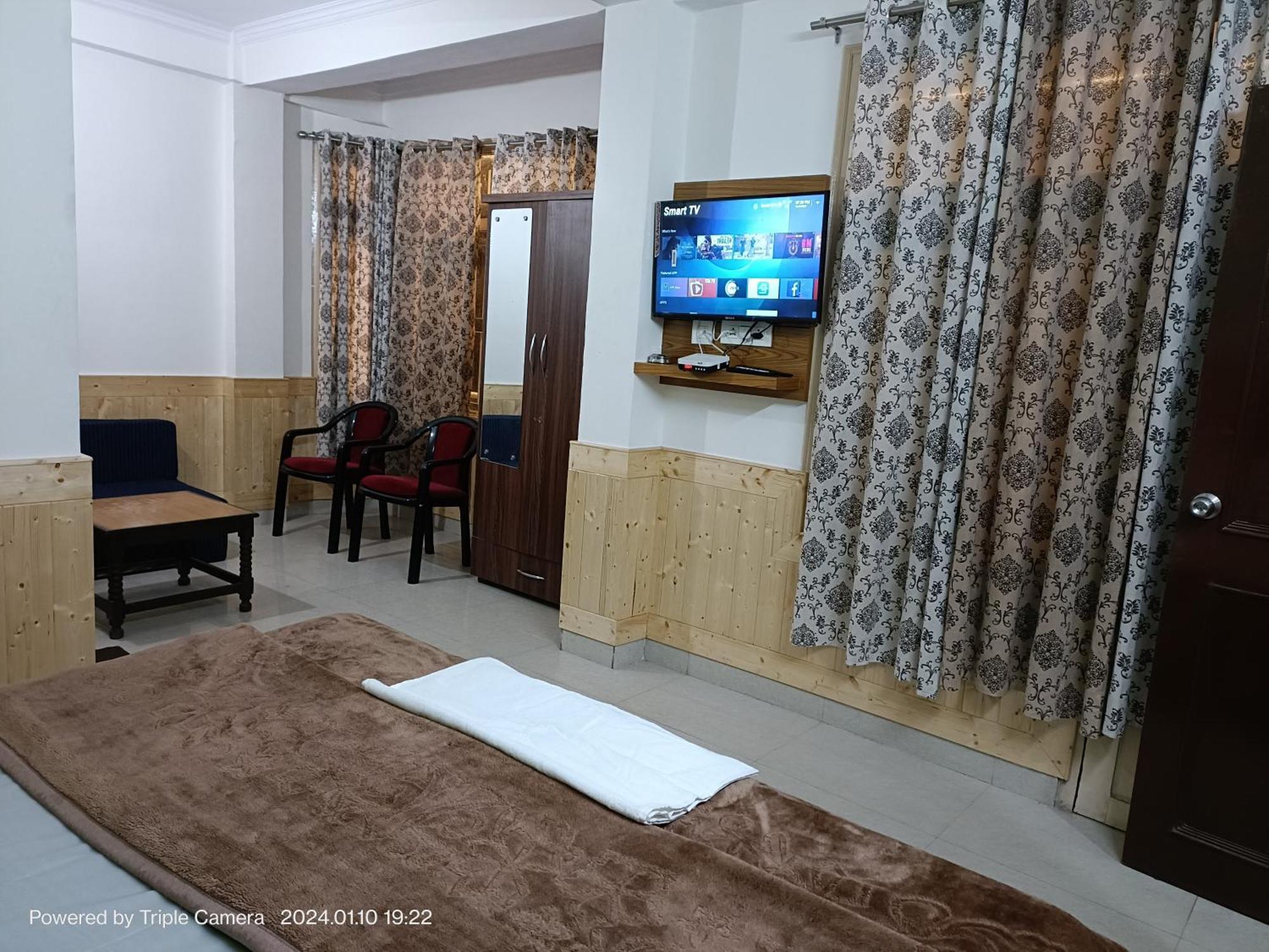 Thakur Shoghi Homestay *