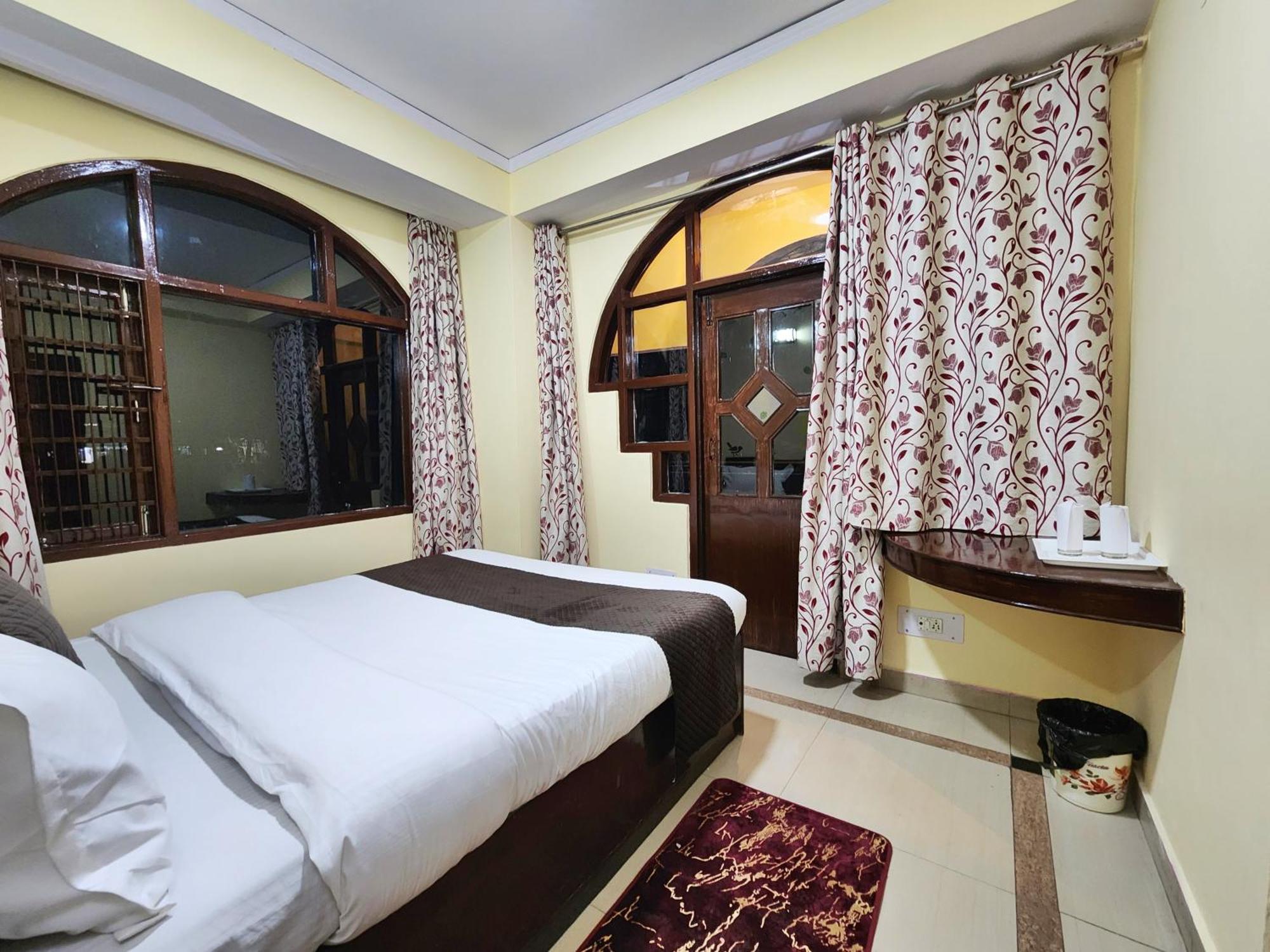 Taj Palace Near Mall Road