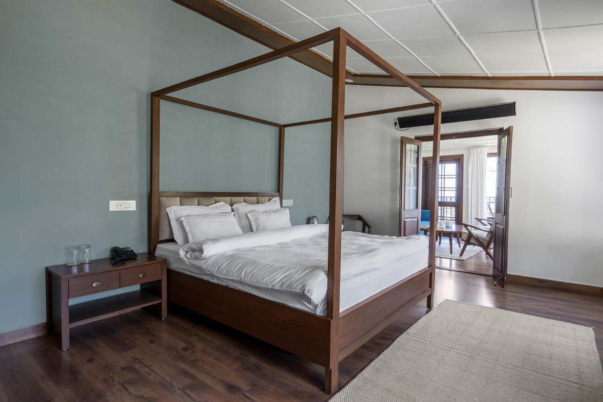 Stayvista At Pine Estate With Outdoor Jacuzzi *