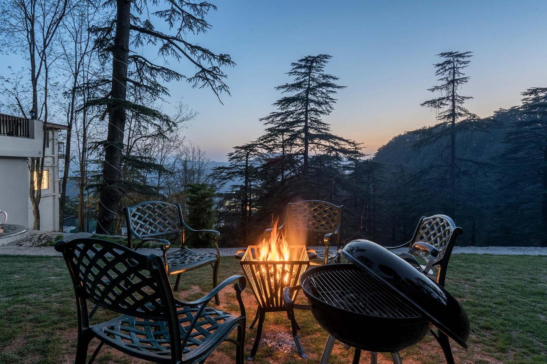 Villa Stayvista At Pine Estate With Outdoor Jacuzzi Shimla