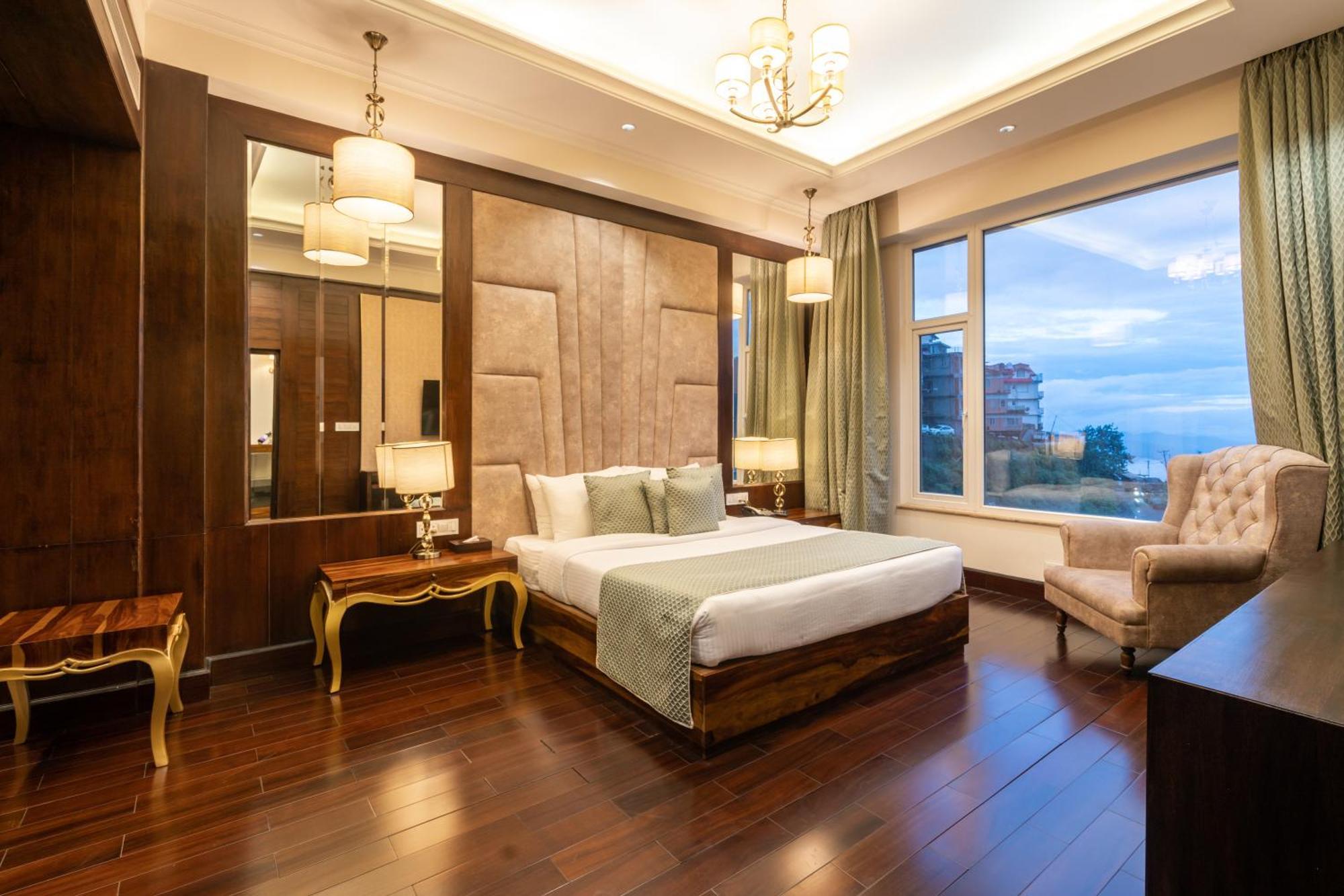 Hotel The Orchid 5*