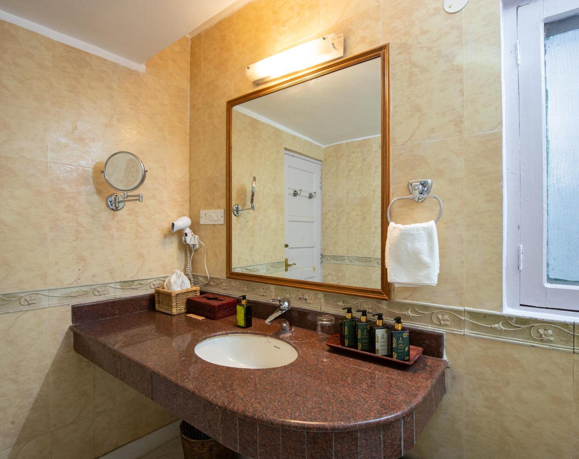 Alaya 5 Bhk With Hill View - Meridian Oak *