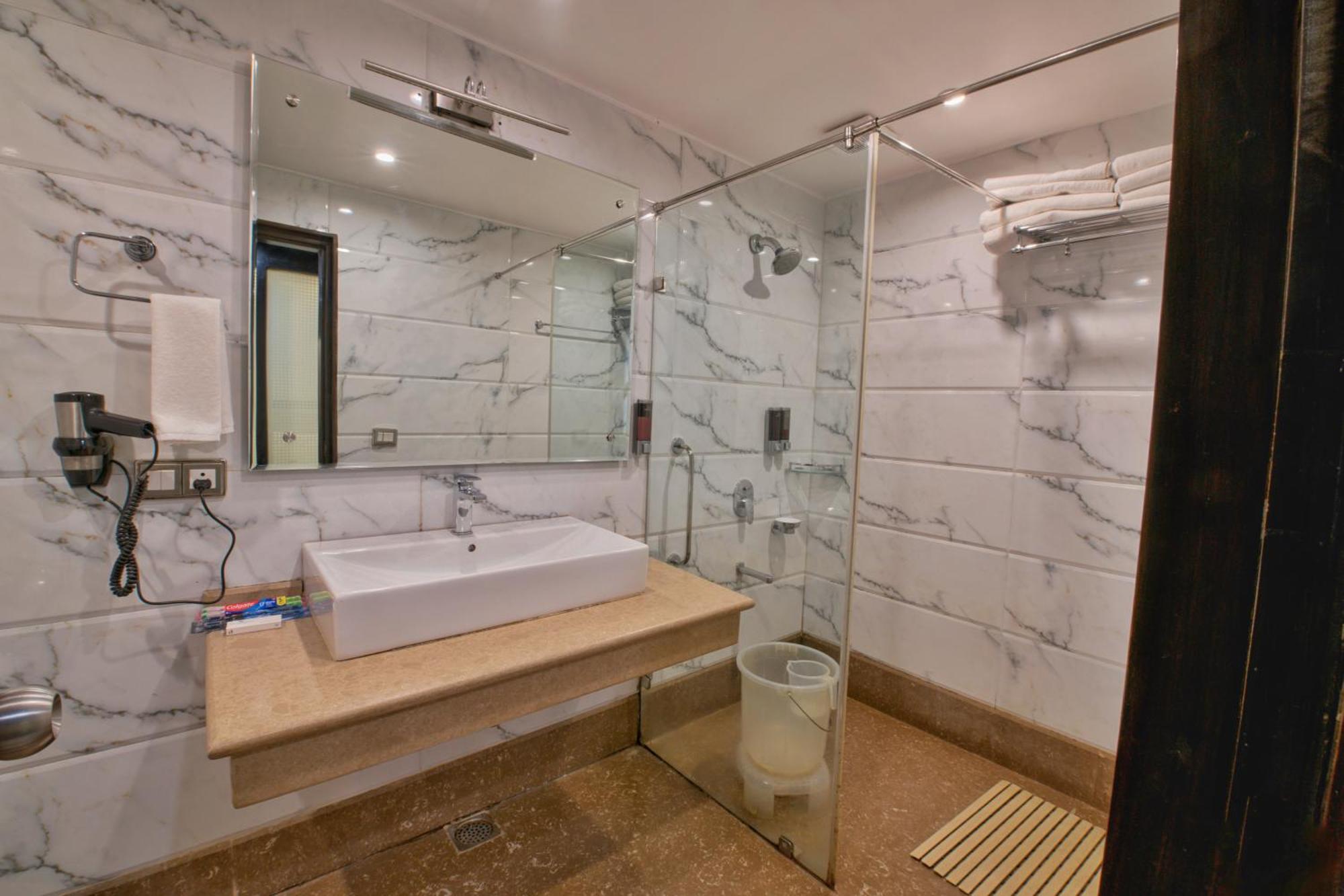 The Cedar Grand And 4*