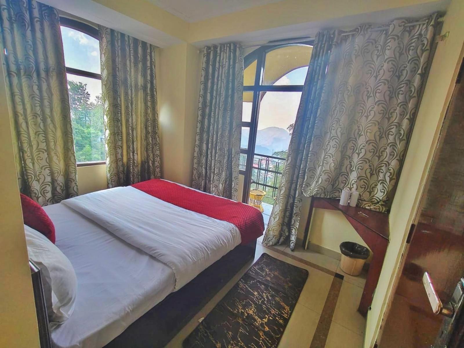 Hotel Taj Palace Near Mall Road 3*