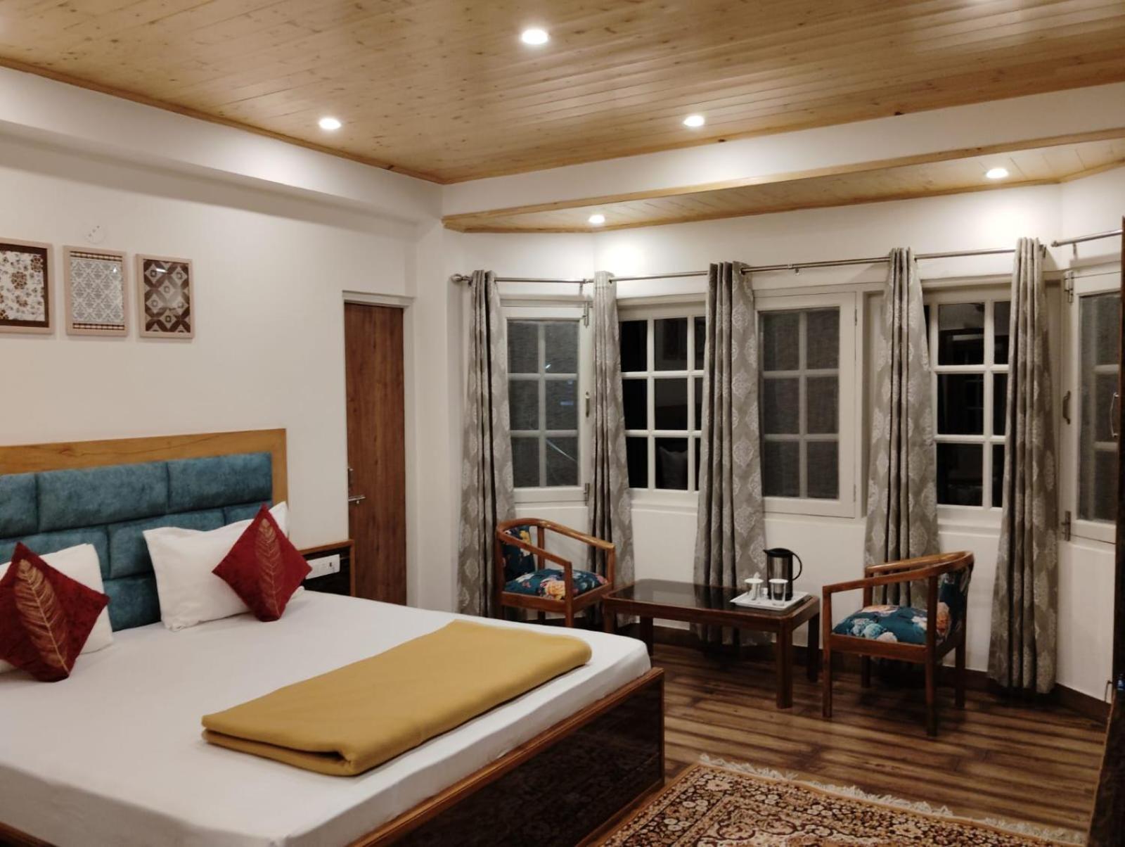Hotel Maywood
