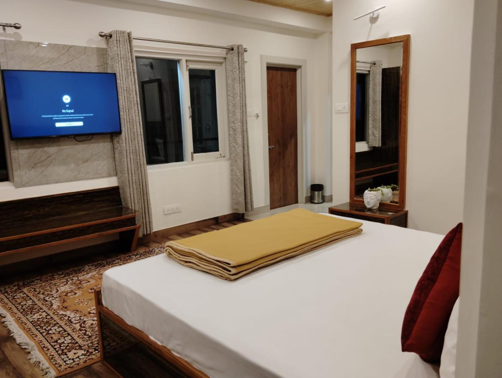Hotel Maywood