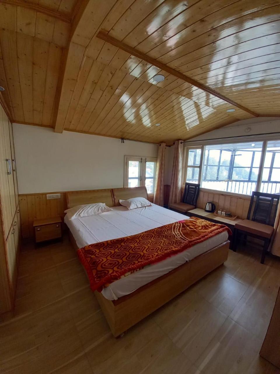 Valleyview Open Balcony Near Ridge Mall Shimla