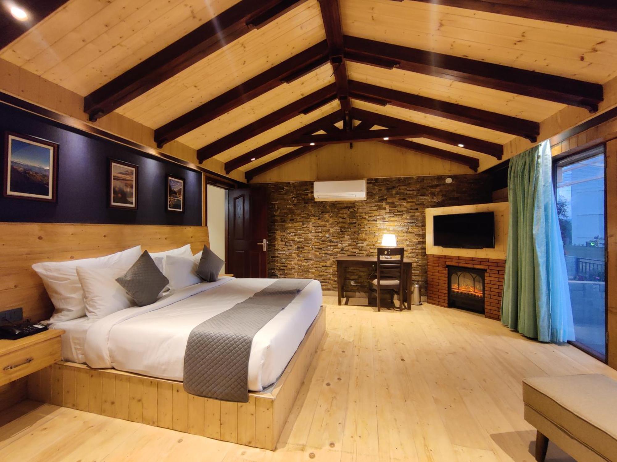 Regenta Mars Valley View Shoghi Hotel