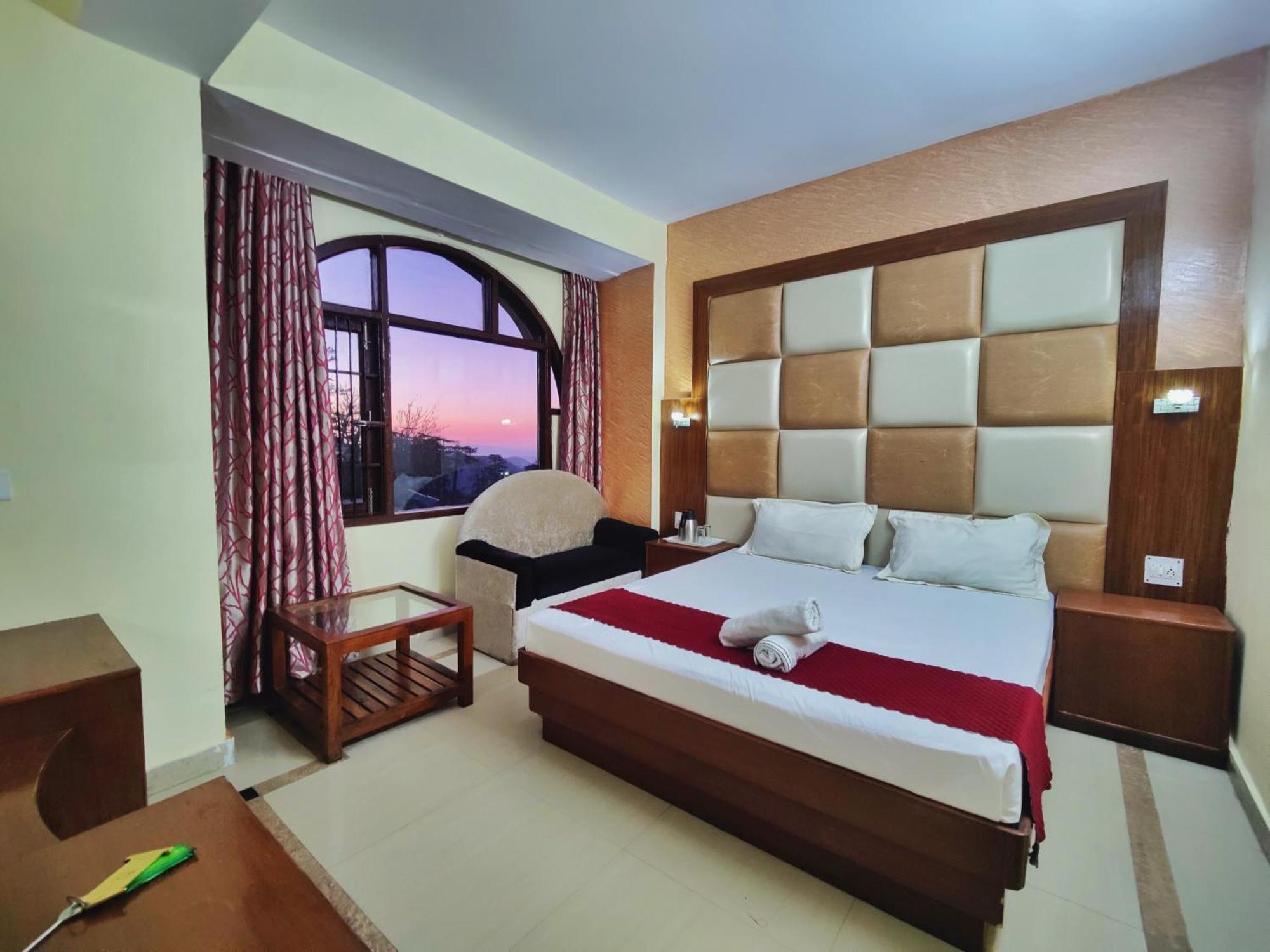 Hotel Taj Palace Near Mall Road