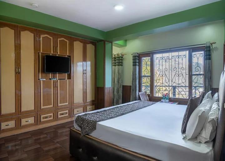 Oak View Hotel