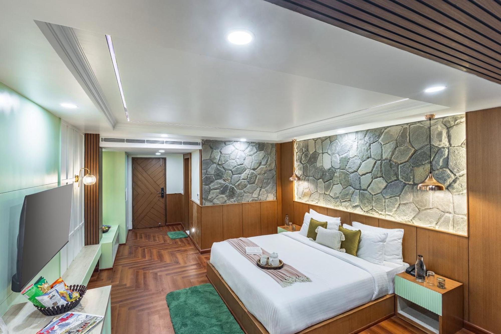 Alaya 3bhk With Garden -evaara Woods Ridge