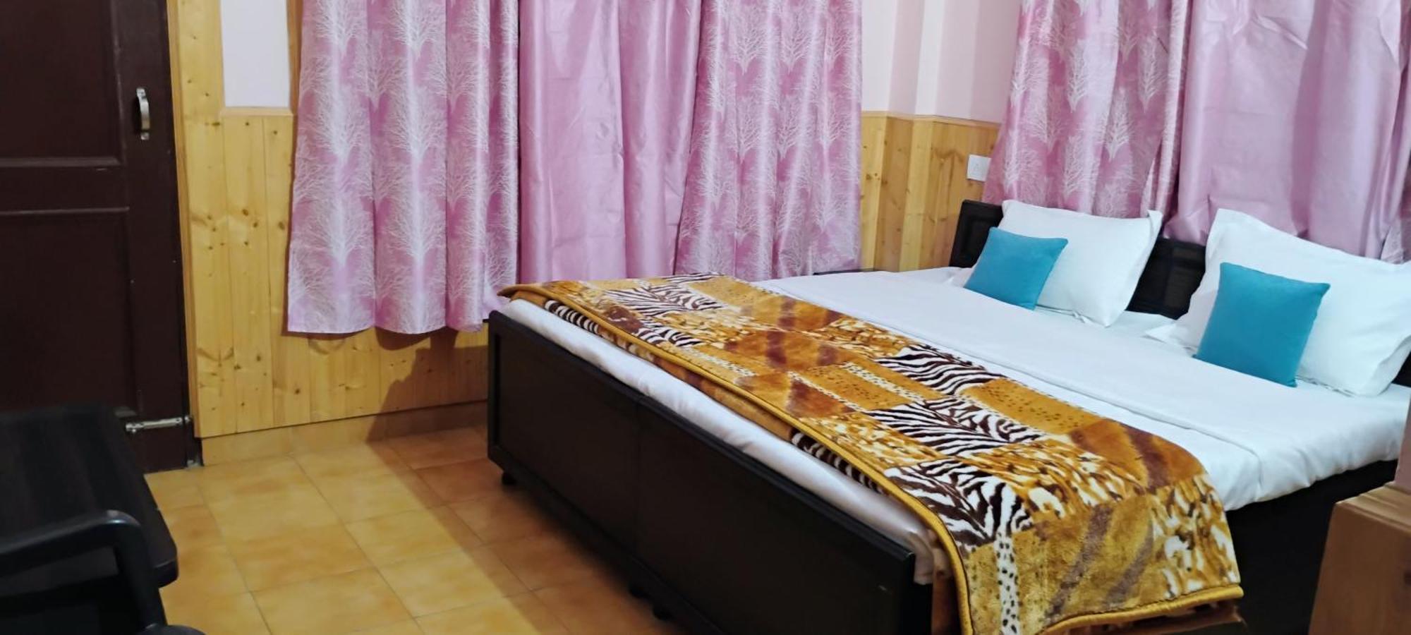 Homestay Thakur Homes *