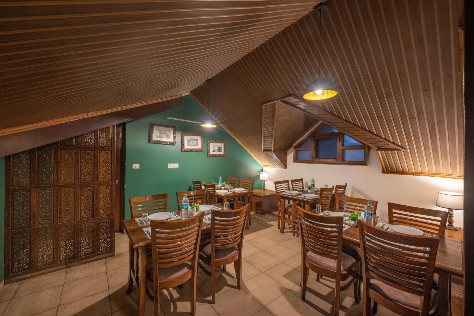 Hotel Wingait - Near Mall Road 3*