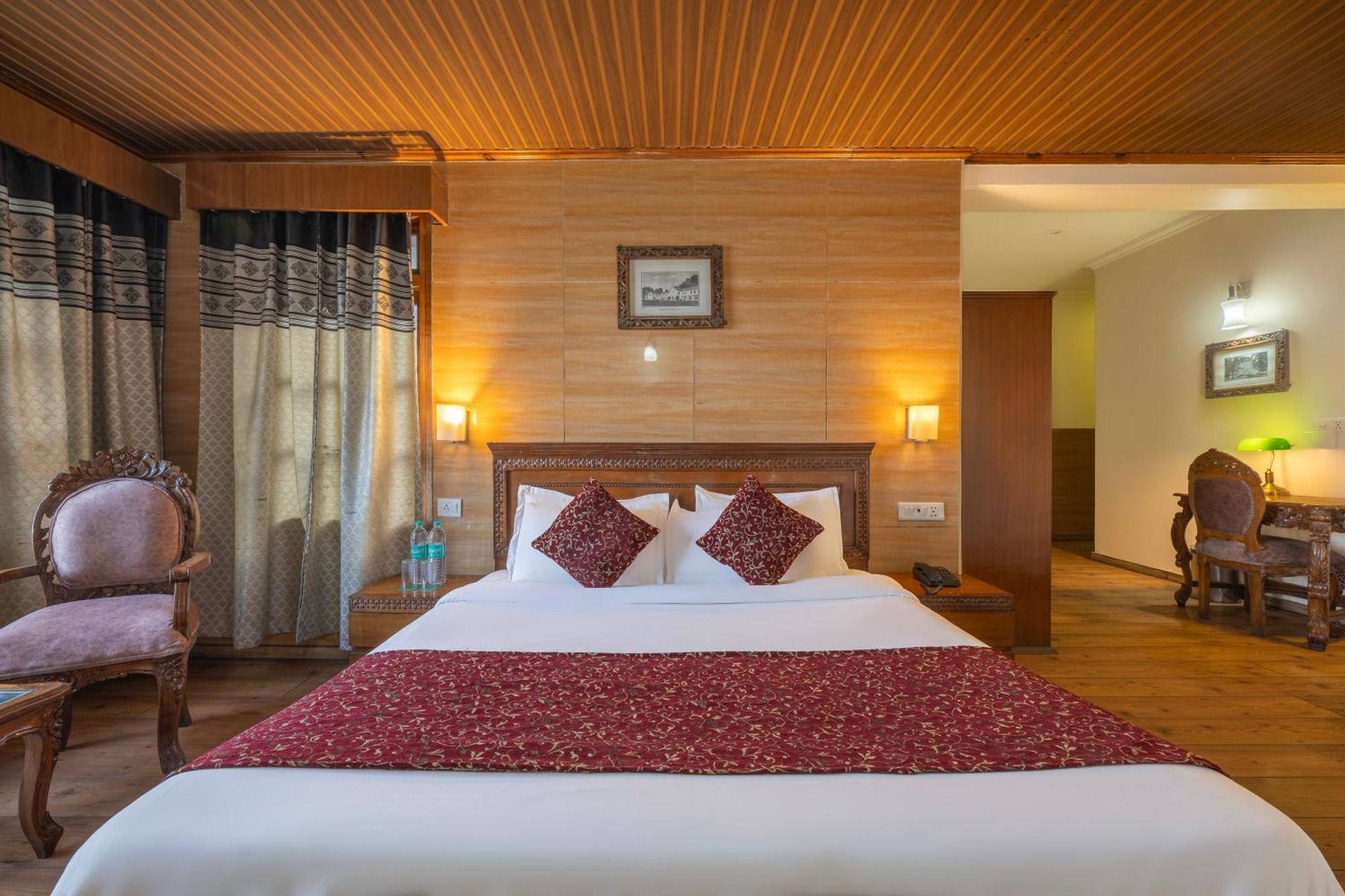 Hotel Wingait - Near Mall Road