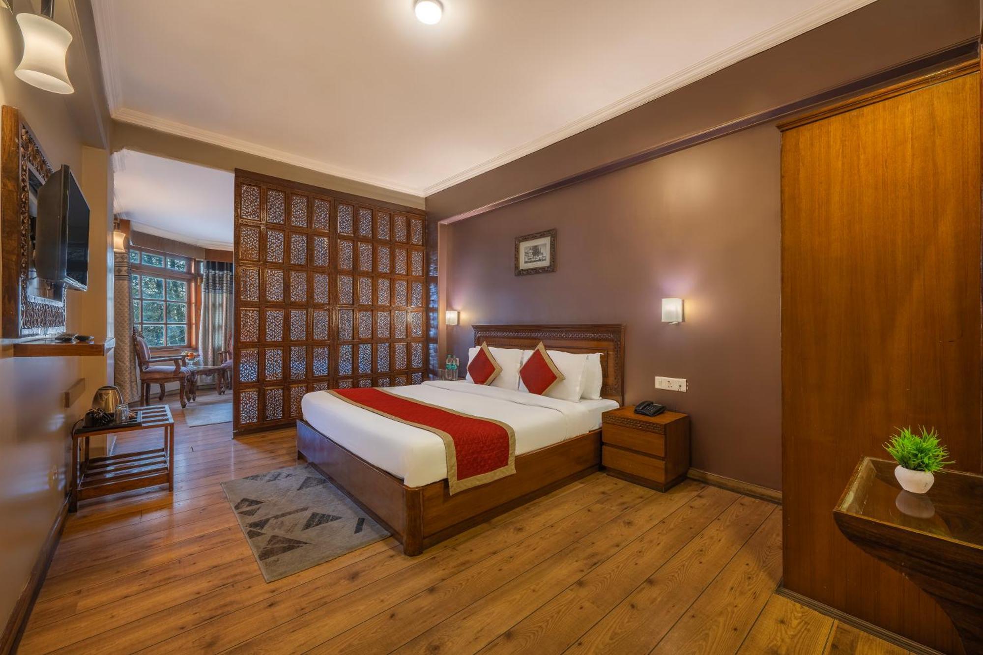 Hotel Wingait - Near Mall Road