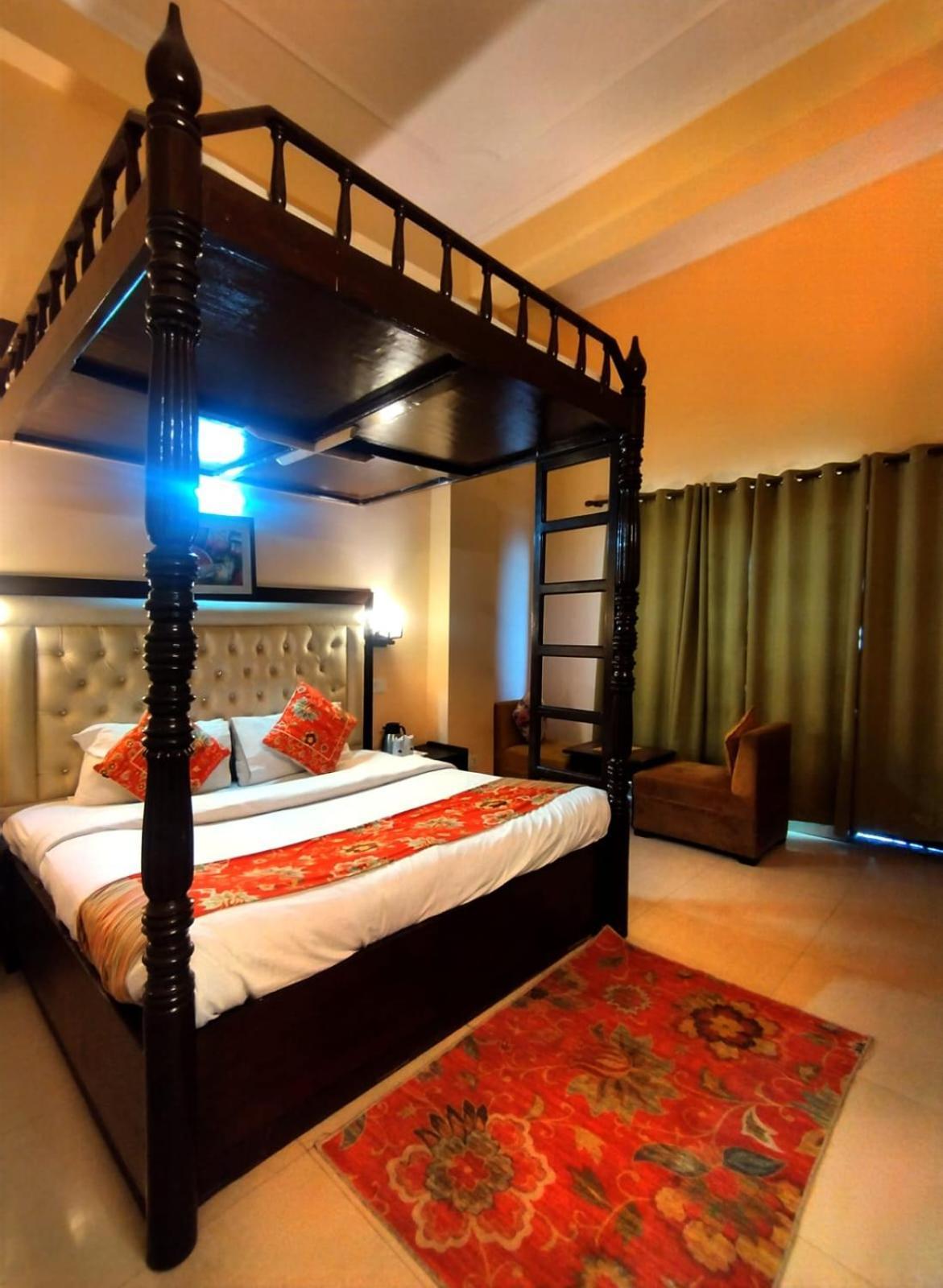 Aachman Regency With Rooftop Terrace 3*